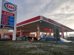 Commerce Alimentation Esso Snack & Shop