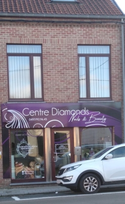 Centre Diamonds-Nails